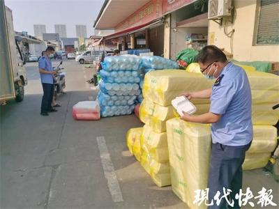 论车装!常熟市场监管部门没收淘汰一次性餐具一百多万个